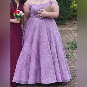 Size 20 women’s prom dress. Only worn once. Clean with no damage. Looks like new